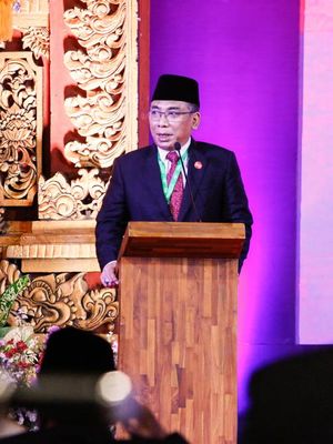 Ketua Pengurus Besar Nahdlatul Ulama (PBNU), Yahya Cholil Staquf, memberi sambutan pembuka kepada para pemuka agama dan sekte dari berbagai belahan dunia di forum keagamaan Religion 20 (R20), Rabu (2/11/2022), di Grand Hyatt Hotel, Nusa Dua, Bali.