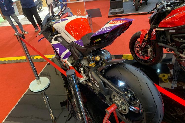 Ducati merilis replika motor balap Jorge Martin dalam wujud Ducati Panigale V4 dengan balutan livery Prima Pramac Racing, yang ditampilan dalam ajang GJAW 2024.