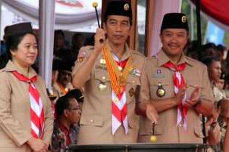 Menpora Imam Nahrawi bersama Menko PMK Puan Maharani, Menkoinfo Rudiantara, dan Ketua Kwarnas Gerakan Pramuka Adhyaksa Dault saat mendampingi Presiden Joko Widodo membuka acara Jambore Nasional (Jamnas) X 2016 sekaligus Peringatan Hari Pramuka ke 55 di Lapangan Utama Bumi Perkemahan Cibubur, Minggu (14/8)