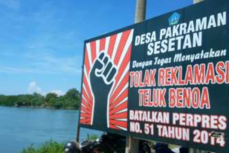 Baliho tolak reklamasi Teluk Benoa yang dipasang di Jalan Pulau Serangan Denpasar. 