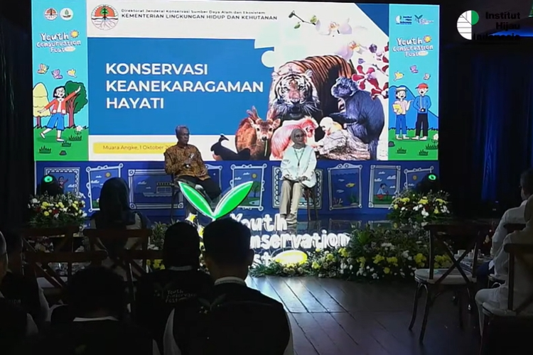 Direktur Jenderal Konservasi Sumber Daya Alam dan Ekosistem, Kementerian Lingkungan Hidup dan Kehutanan (KLHK), Satyawan Pudyatmoko menyampaikan paparan dalam sesi diskusi Youth Conservation Fest 2024 di Jakarta, Selasa (1/10/2024).