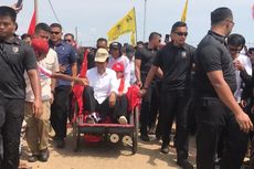 Kampanye di Pelabuhan Perikanan Cirebon, Jokowi dan Iriana Naik Becak