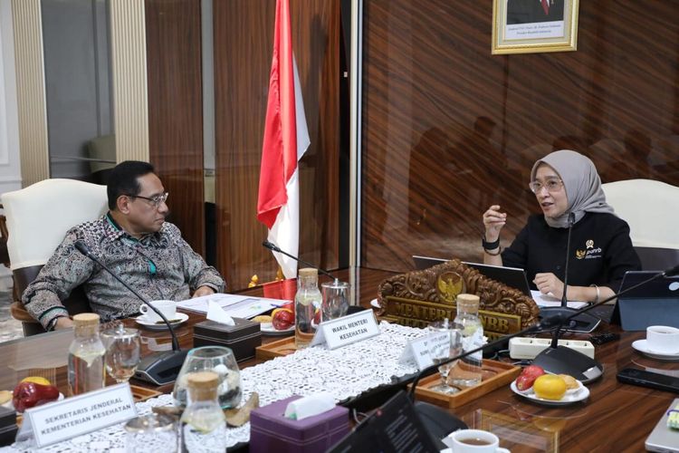 Menteri PANRB Rini Widyantini dalam pertemuan dengan Wakil Menteri Kesehatan (Wamenkes) Benjamin Paulus Octavianus di Kantor Kementerian PANRB, Jakarta, Selasa (26/5/2026).