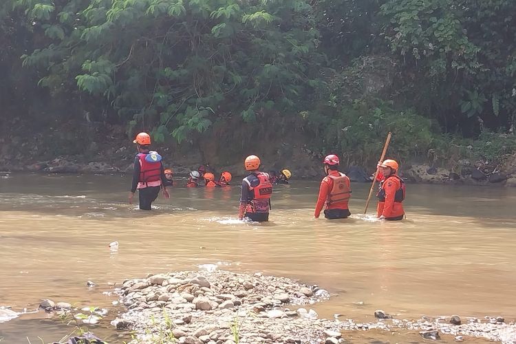 Motor ASN Kota Bogor yang Diduga Hanyut di Sungai Cisadane Ditemukan Dalam Kondisi Menyala
