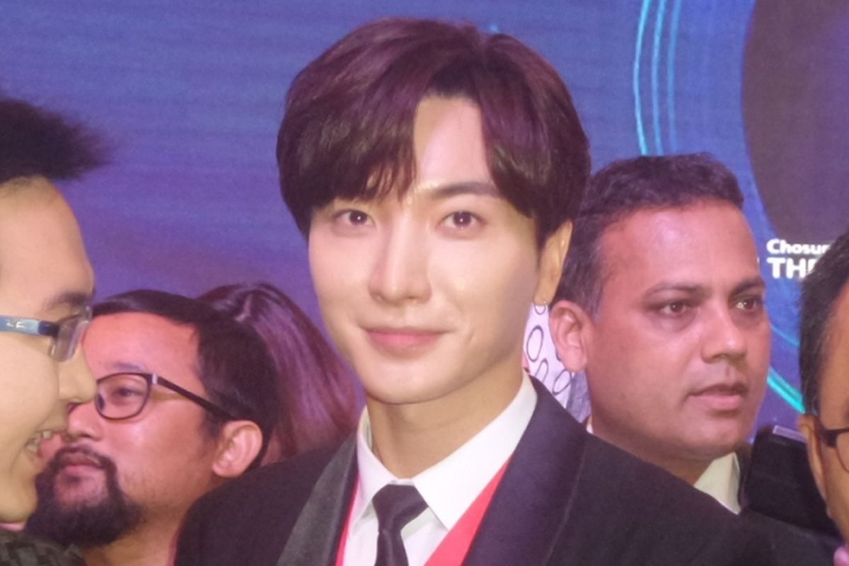 Leeteuk Super Junior diabadikan usai menghadiri Indonesia-Korea Business Summit di Hotel Shangri-La, Jakarta Selatan, Selasa (14/3/2017).