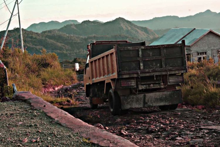 Kaum milenial Manggarai Timur, NTT sangat suka mempublikasikan hasil potret alam di media sosial untuk mempromosikan obyek wisata di daerah masing-masing, Selasa, (5/4/2022). Pemandangan alam di Kecamatan Congkar yang diabadikan kaum milenial. 