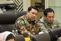 PMI Manufaktur Anjlok Diserbu Produk Impor, Komisi VII DPR: Perlu Perlindungan Pasar Domestik