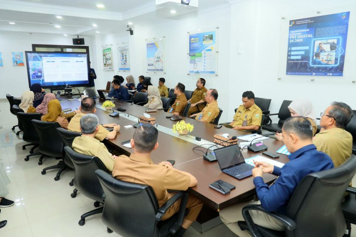 Badan Pusat Statistik (BPS) Provinsi Sumatera Selatan (Sumsel) saat menyampaikan data soal kenaikan NTP Provinsi Sumsel di Kantor BPS Sumsel, Palembang, Sumatera Selatan, Senin (1/4/2024).