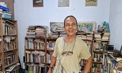 Kisah Pustakawan Spesialis Buku Kritis di Bengkulu, Kagumi Jim Morrison hingga Nietzsche