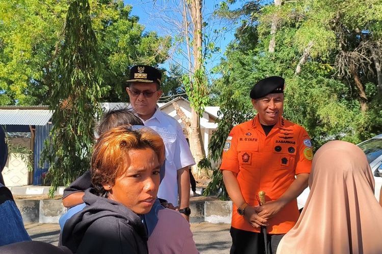 Menjelang Kunjungan Prabowo, Kabasarnas dan Gubernur NTT Cek Posko Pengungsi Gempa Nagekeo