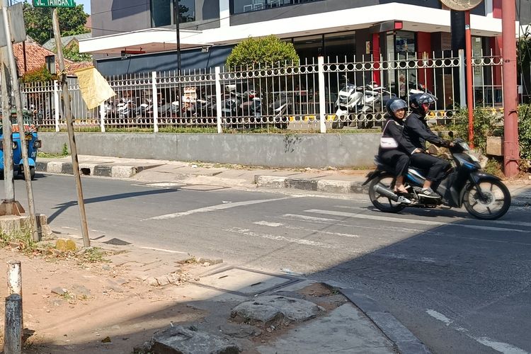 Lalu Lintas di Jalan Tambak Menteng Kembali Normal Usai Bentrokan Minggu Siang