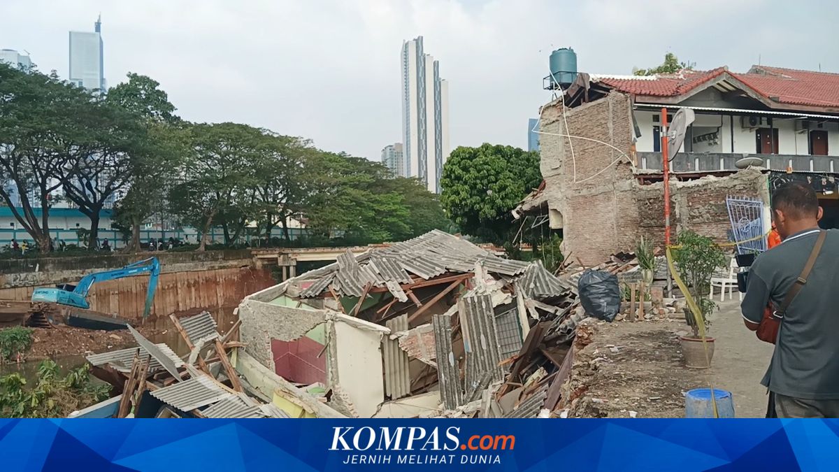 Penampakan Rumah Warga Hancur akibat Longsor di Benhil Jakpus