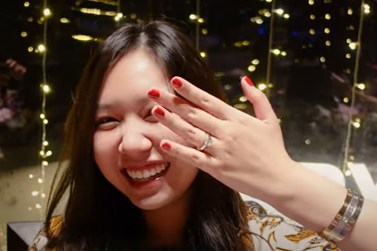 Cincin lamaran Sisca Kohl yang dibeli khusus dari Singapura