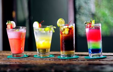 Apa Bedanya Cocktail dan Mocktail, Minuman yang Sering Muncul di ...