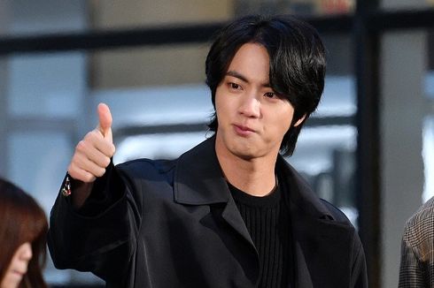 Mengaku Fans Kim Nam Gil, Begini Sapaan Jin BTS Saat Bertemu Sang Idola di Golden Disc Awards