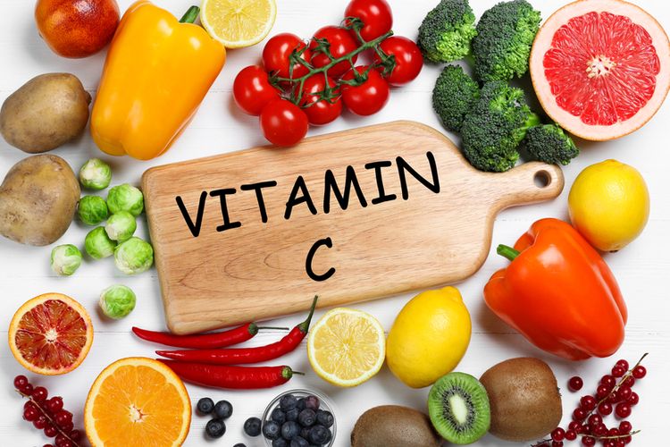 Buah dan sayur yang memiliki kandungan vitamin C yang tinggi bagi kesehatan kulit.