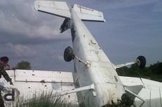 Pesawat Latih Jatuh ke Tambak, Dua Orang Terluka