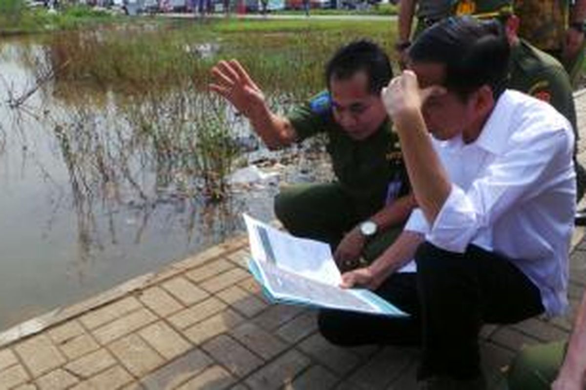 Jokowi saat meninjau lahan untuk Foxconn beberapa waktu lalu