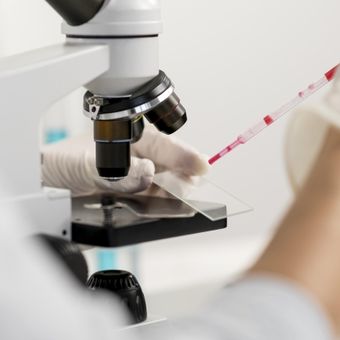 Ilustrasi terapi stem cell dan secretome. 