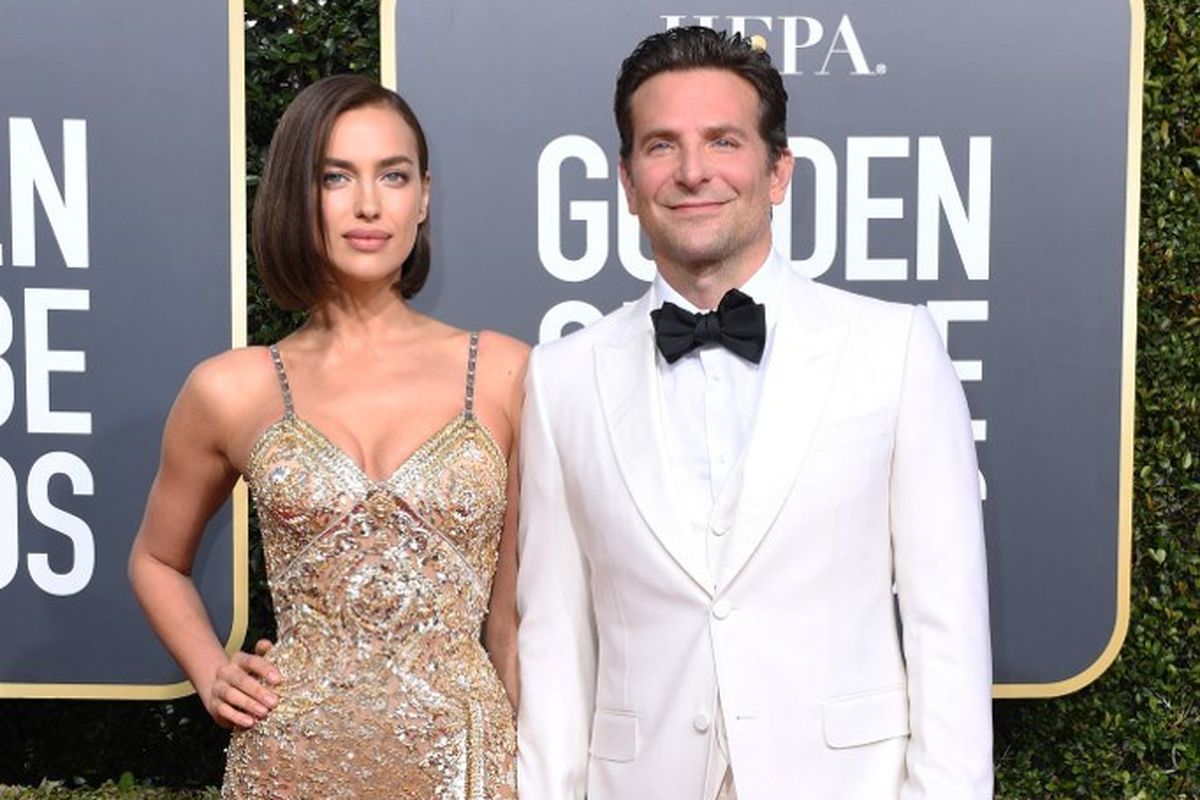 Pasangan Bradley Cooper - Irina Shayk menghadiri perhelatan Golden Globe Awards di Beverly Hilton, Beverly Hills, California, pada 6 Januari 2019. 