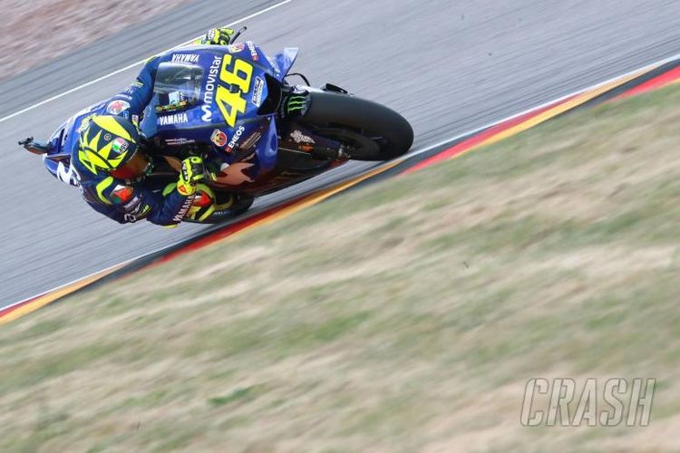 Pebalap Movistar Yamaha Valentino Rossi saat menjalani sesi latihan bebas di Sirkuit Sachsenring, Jerman, Jumat (13/7/2018).