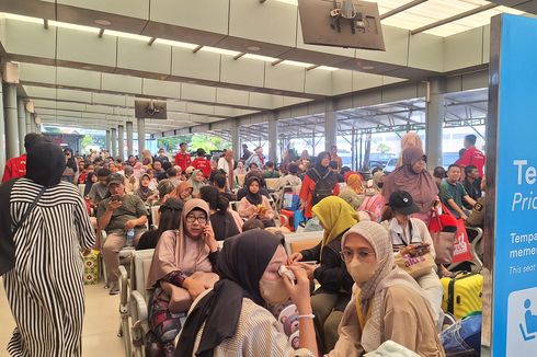 Berdiri Hampir Satu Jam, Pemudik Minta Tempat Duduk di Stasiun Pasar Senen Ditambah