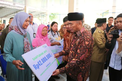 Menko PMK Salurkan Santunan Rp 459 Juta dari BPJS Ketenagakerjaan untuk Ahli Waris Pekerja di Lampung Utara