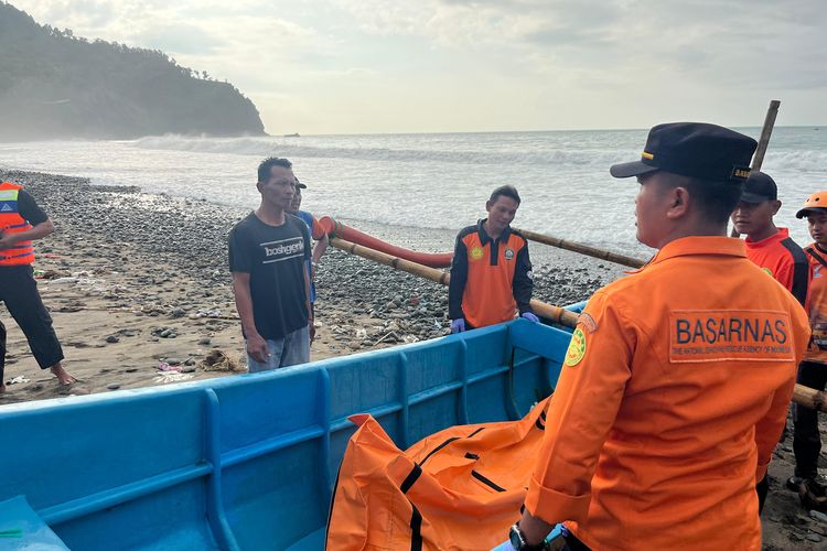 Remaja yang Hilang Terseret Ombak di Pantai Watubale Kebumen Ditemukan Minggal Dunia