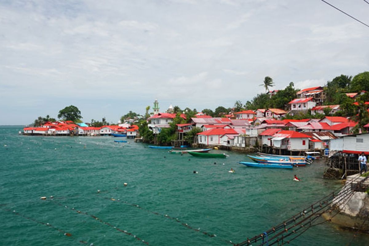 Warna-warni Kampung Merah Putih di Kota Tual, Maluku, Sabtu (27/1/2018).