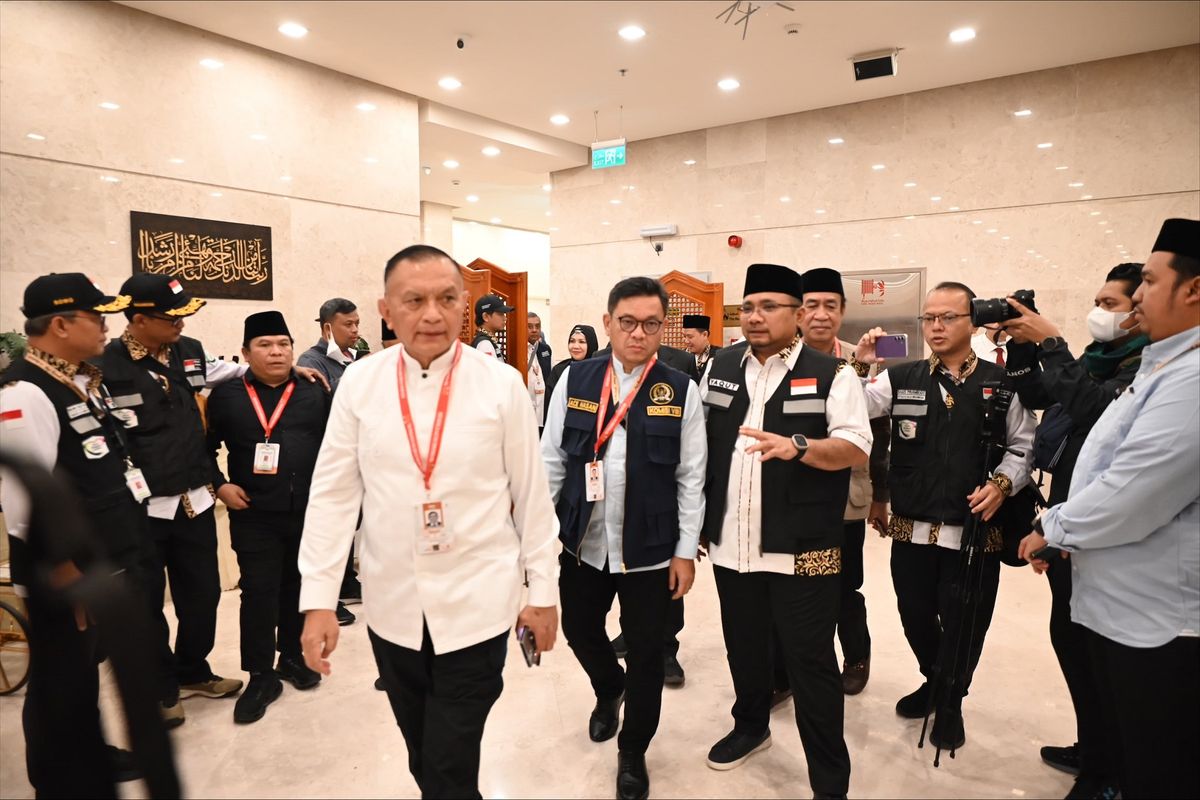 Wakil Ketua DPR RI Lodewijk Freidrich Paulus usai rapat koordinasi dengan Menteri Agama RI dan jajarannya di Mekkah, Arab Saudi, Rabu (12/06/2024).
