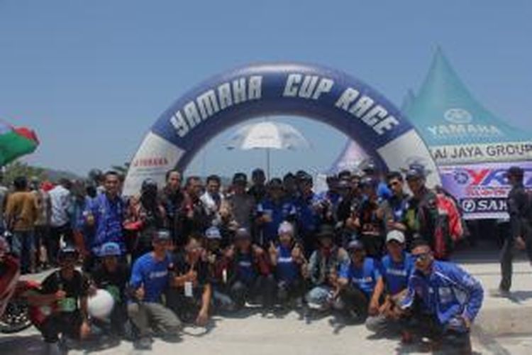 Yamaha Riders Federation Indonesia (YRFI) Sulawesi Tengah ikut memberikan dukungan terhadap perhelatan Yamaha Cup Race Seri 8 di Donggala, Minggu (19/10/2014).