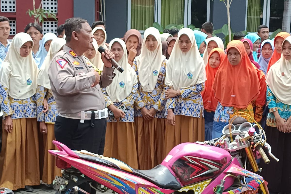 Sosialisasi tertib lalu lintas pelajar di Lumajang, Kamis (14/12/2023)