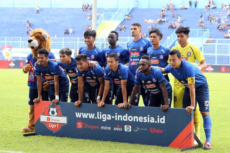 Pemain Arema FC saat melawan Madura United pada Pekan ke 28 Liga 1 2019 yang berakhir dengan skor 2-0 di Stadion Kanjuruhan Kabupaten Malang, Jawa Timur, Jumat (08/11/2019) sore.