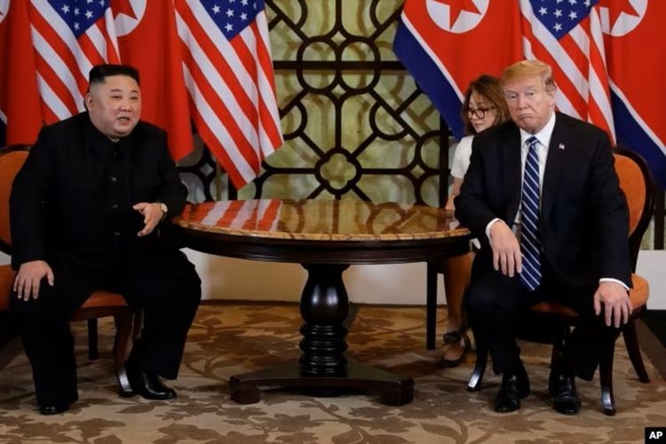 KTT kedua antara pemimpin Korut Kim Jong Un dan Presiden AS Donald Trump di Hanoi, Vietnam, 28 Februari 2019 yang gagal mencapai kesepakatan.