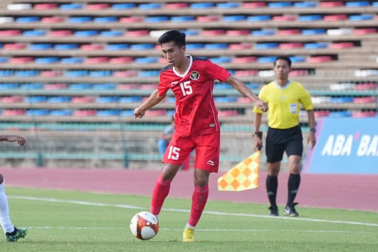 Aksi pemain timnas U22 Indonesia, Muhammad Taufany Muslihuddin (kanan), dalam laga lanjutan fase grup sepak bola SEA Games 2023 kontra Myanmar. Laga timnas U22 Indonesia vs Myanmar berlangsung di Stadion Nasional Olimpiade, Phnom Penh, Kamboja, pada Kamis (4/5/2023) sore WIB. Terkini, Taufany menjadi pencetak gol kemenangan Indonesia pada semifinal sepak bola SEA Games 2023 kontra Vietnam, Sabtu (15/3/2023) sore WIB.