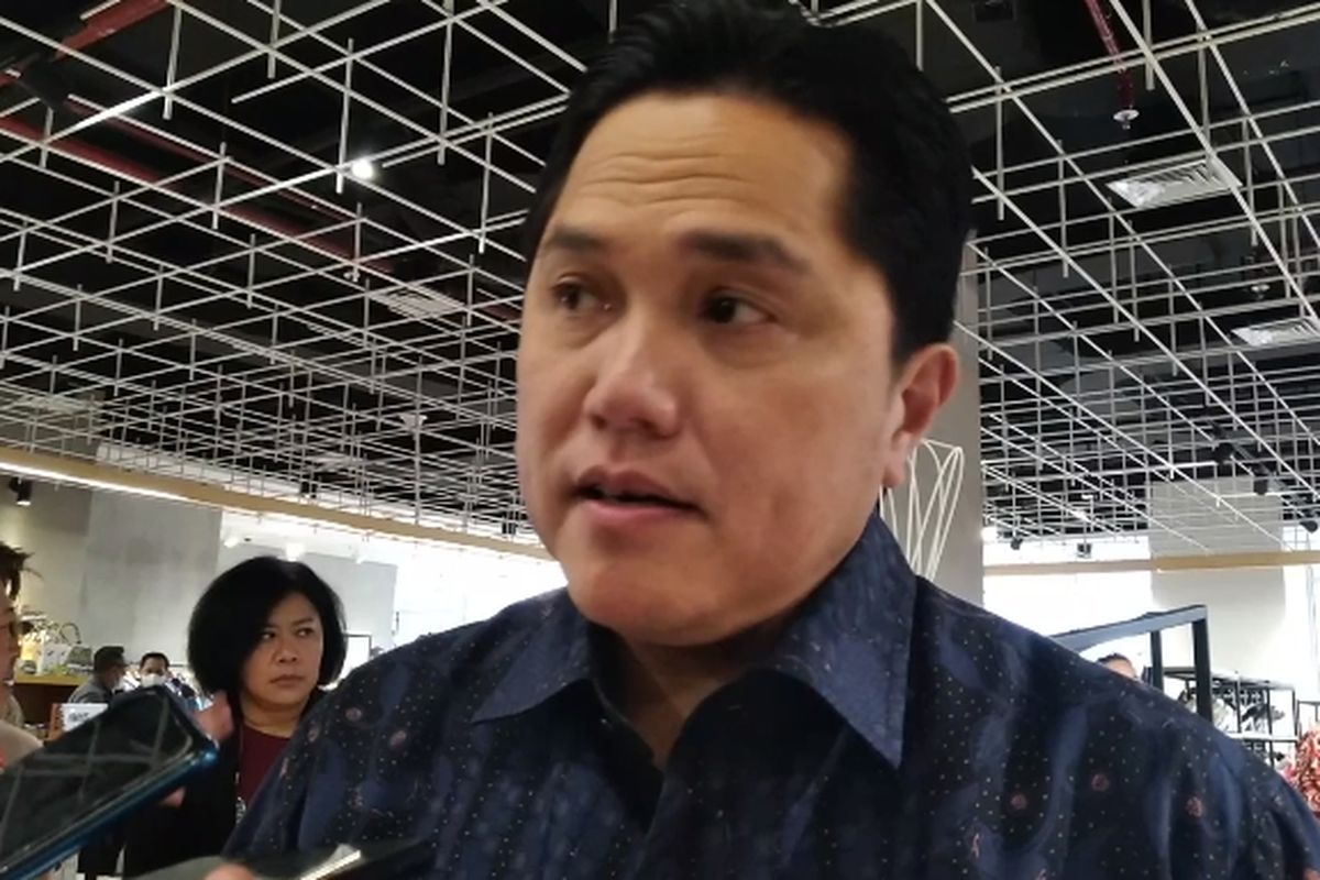 Menteri Badan Usaha Milik Negara (BUMN) Erick Thohir di Sarinah Jakarta, Rabu (1/2/2023). Erick mengatan BUMN siap membantu menyelesaikan masalah biaya perjalanan haji yang terbebani harga avtur.