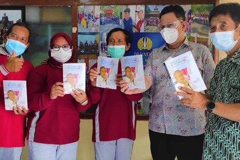 Kenang Sastrawan Besar Indonesia, Buku 