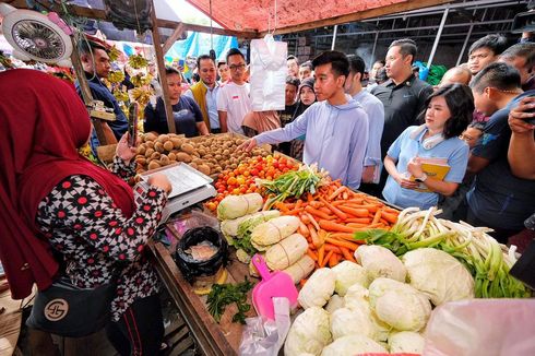 Gibran Blusukan di Pasar Balikpapan, Bayar Rp 200.000 untuk 5 Kg Jahe