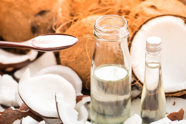 Ilustrasi minyak kelapa murni atau virgin coconut oil (VCO). 