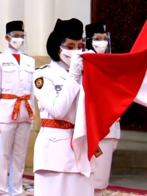 Presiden Joko Widodo  mengukuhkan delapan anggota Pasukan Pengibar Bendera Pusaka (Paskibraka) yang akan bertugas pada upacara peringatan kemerdekaan ke-75 Republik Indonesia di Istana pada 17 Agustus mendatang.