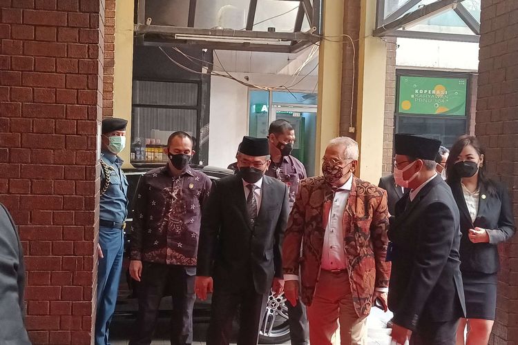Presiden Timor Leste Jose Ramos Horta (jas batik) tiba di Kantor PBNU, Jalan Kramat Raya Nomor 164, Jakarta Pusat, Rabu (20/7/2022).