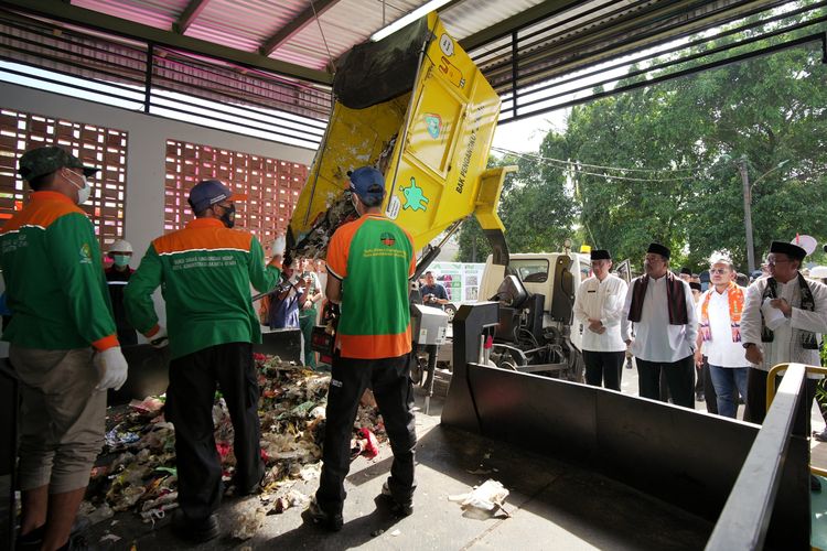 Tempat Pengolahan Sampah di TPS 3R Semper. 