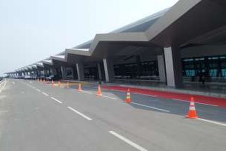 Bagian depan Terminal 3 Ultimate Bandara Soekarno-Hatta, Tangerang, Minggu (12/6/2016). Terminal terbesar di Bandara Soekarno-Hatta ini akan dioperasikan pada 20 Juni 2016 mendatang. 