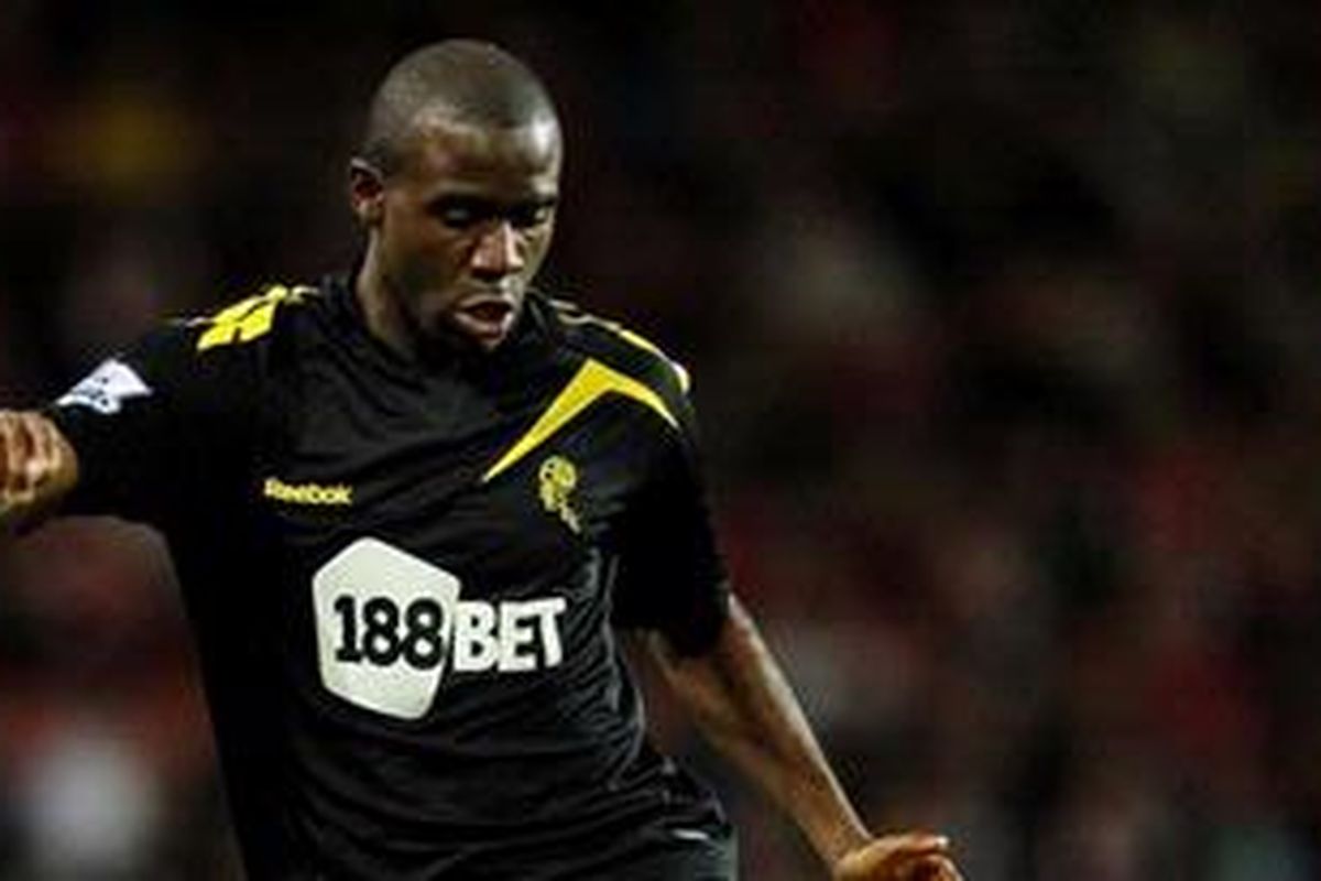 Gelandang Bolton Wanderers, Fabrice Muamba, kini kondisinya masih kritis setelah pingsan karena serangan jantung pada pertandingan lawan Tottenham Hotspur di perempat final Piala FA, Sabtu (17/3/2012).