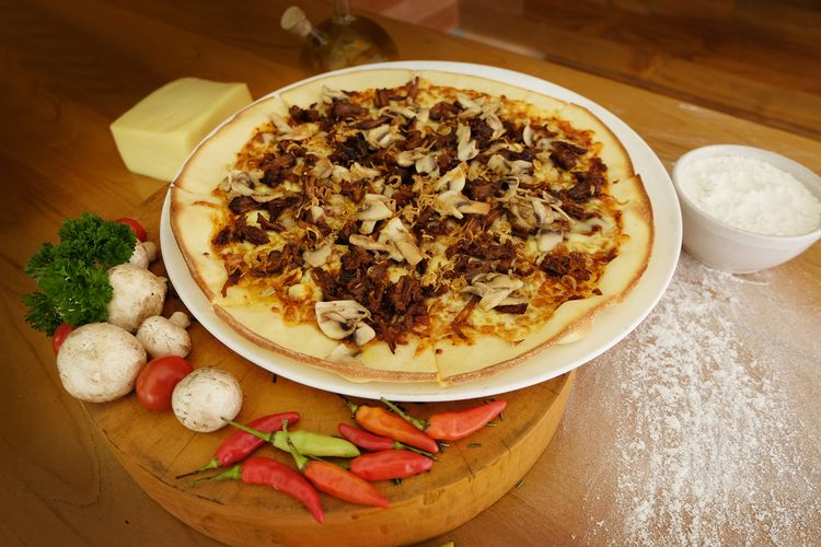 Pizza Rendang dari Sheraton Bali Kuta Resort.