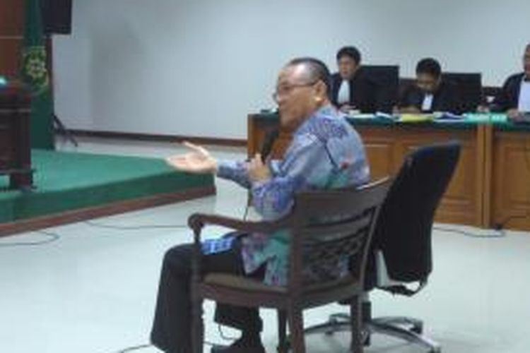 Mantan Kepala Dinas Pekerjaan Umum Bina Marga Provinsi Sumatera Selatan, Rizal Abdullah, di Pengadilan Tindak Pidana Korupsi, Jakarta, Senin (5/10/2015).

