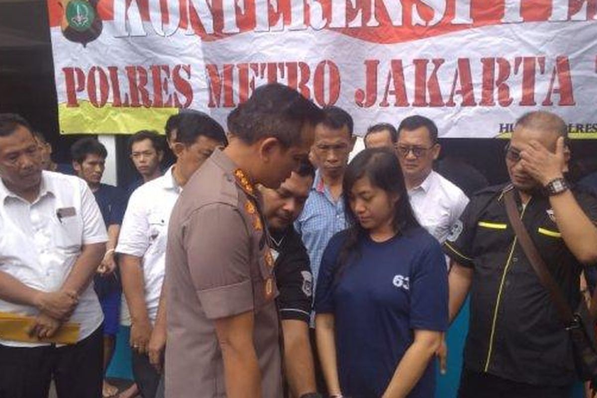 Djeni Herilewie (39) saat dihadirkan dalam ungkap kasus di Mapolrestro Jakarta Timur, Kamis (10/10/2019) 