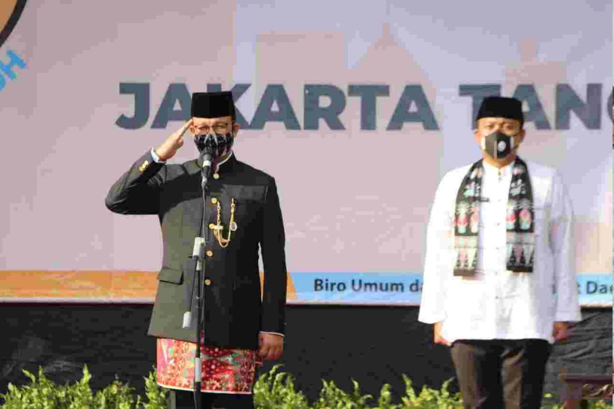 Gubernur DKI Jakarta Anies Baswedan memimpin upacara HUT DKI ke-439, di Balai Kota, Senin (22/6/2020)