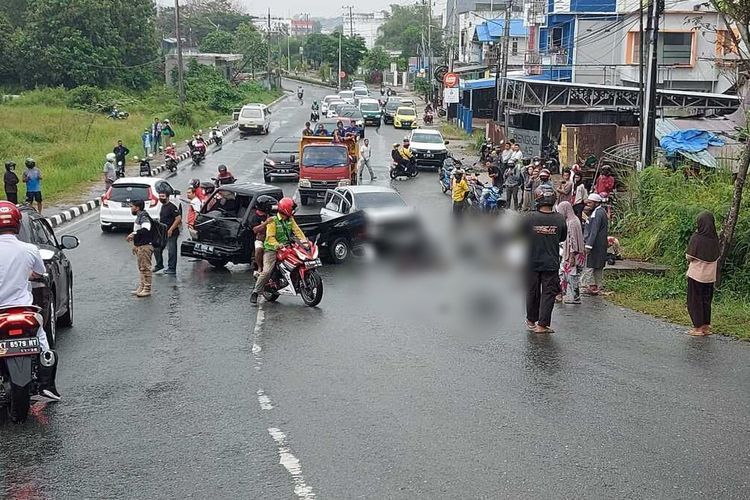 Kecelakaan beruntun kembali terjadi di Balikpapan, Kalimantan Timur, pada Senin (25/2/2022) pukul 13.00 Wita. Kejadian terjadi di Jalan Asnawi Arbain alias Beje-Beje.