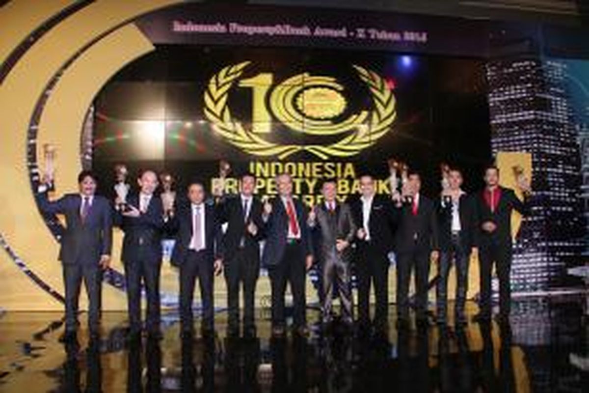 Sejumlah instansi di sektor properti dan perbankan meraih penghargaan pada Indonesia Property & Bank Award (IPBA) 2015. Penghargaan yang digelar oleh Majalah Property & Bank bekerjasama dengan Aliansi Jurnalis Properti & Keuangan (AJPK) itu diberikan Kamis (21/5/2015).
